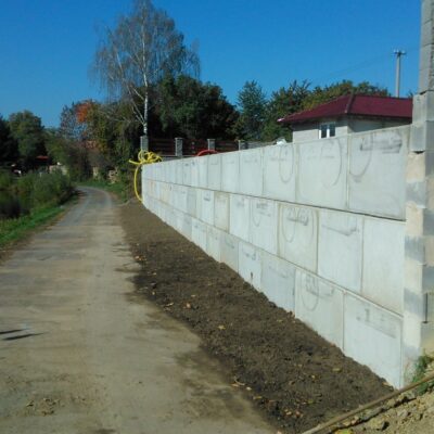 Opěrná zeď – Poďousy