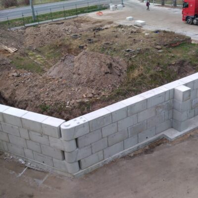 Opěrná stěna – Horní Počernice