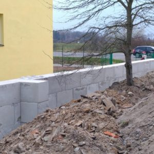 Opěrná stěna – Horní Počernice