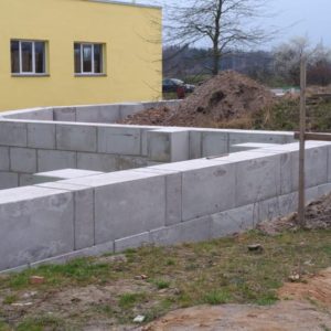 Opěrná stěna – Horní Počernice