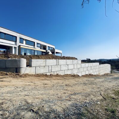 Senohraby – opěrná stěna u RD