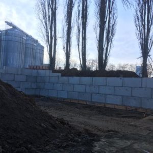 opěrná stěna – betonový blok – Benešov